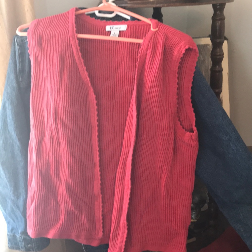 Sweater vest